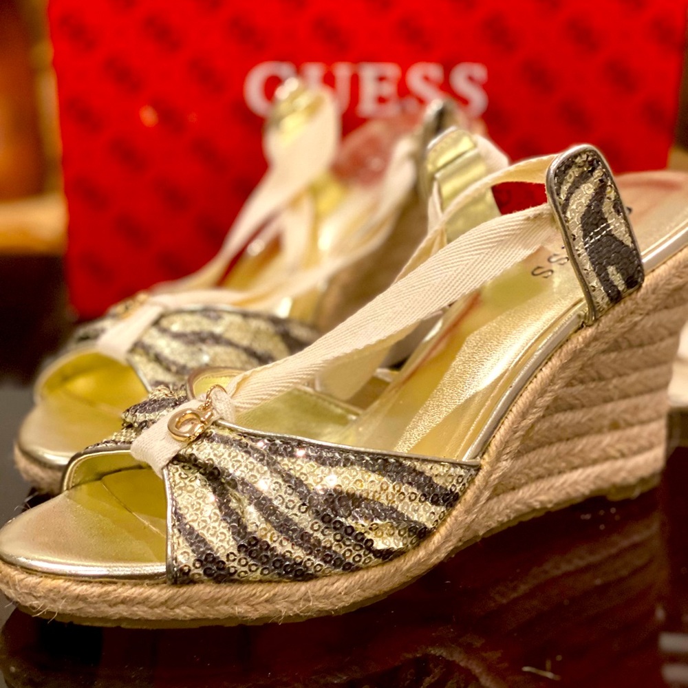 ❤️😍Guess natural and gold lace up espadrilles🥰